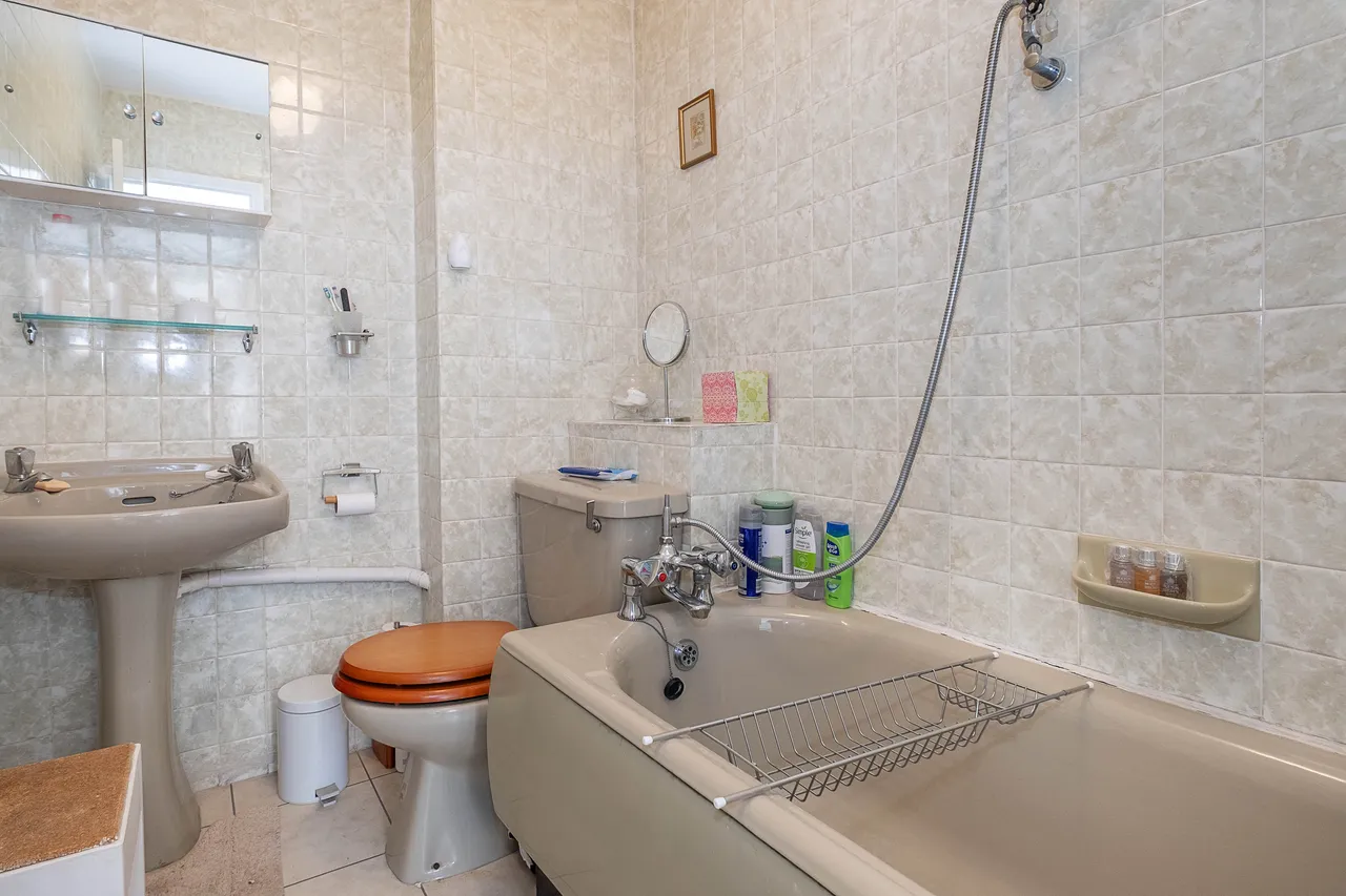 Pine Grove, London, SW19, photo 16