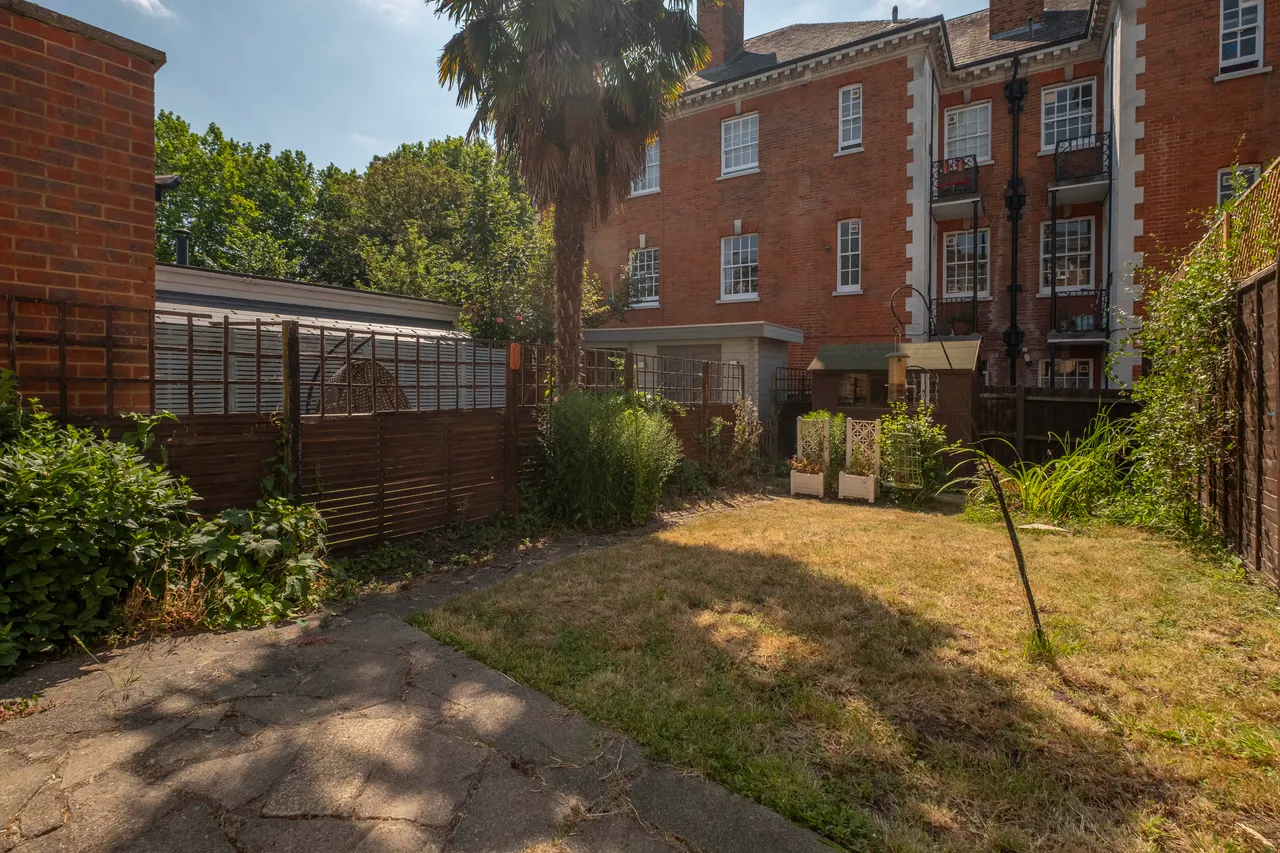 Pine Grove, London, SW19, photo 20