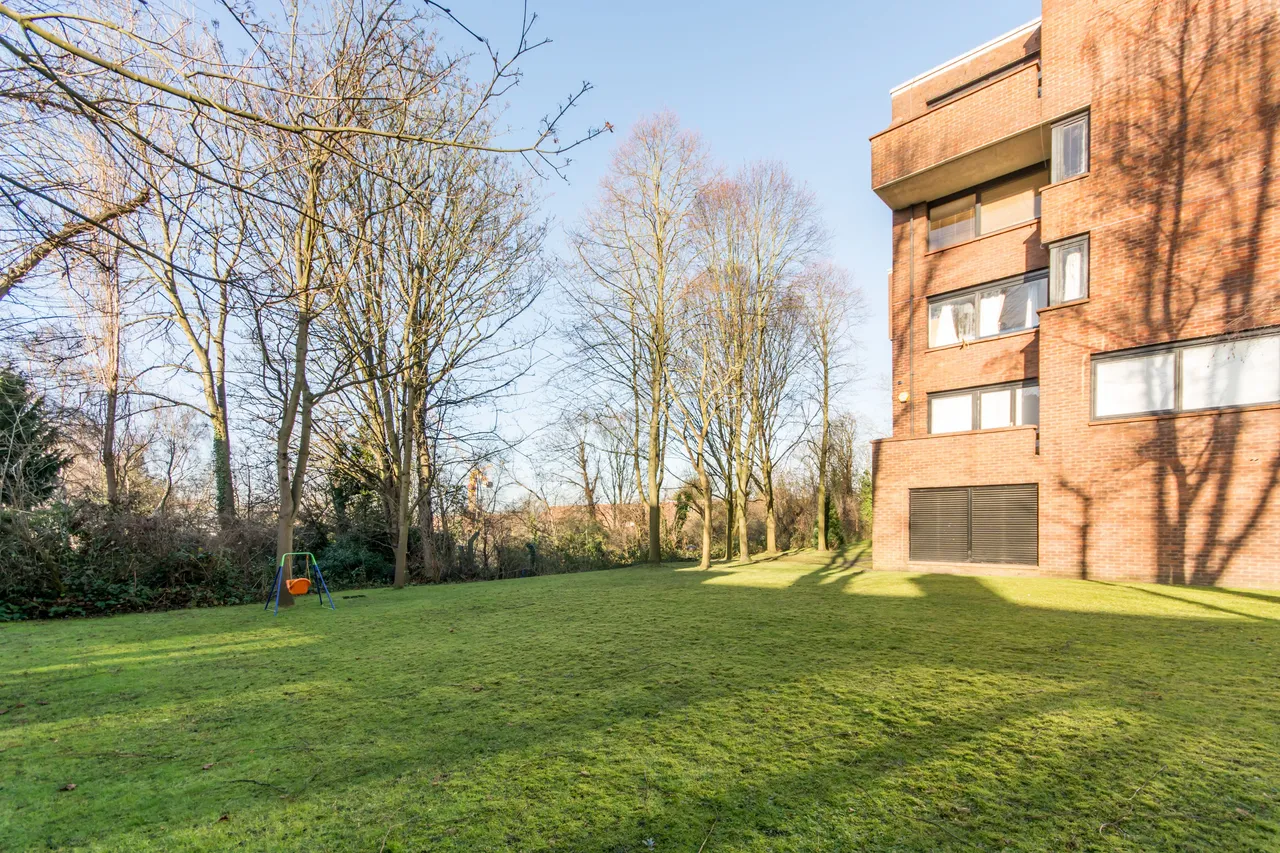81 Britten Close, London, photo 10