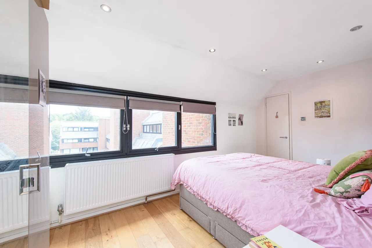 81 Britten Close, London, photo 5
