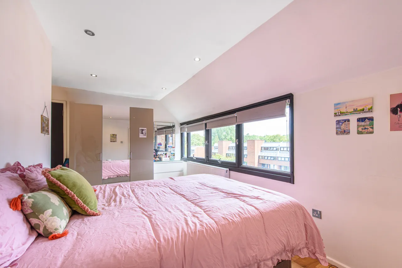 81 Britten Close, London, photo 6