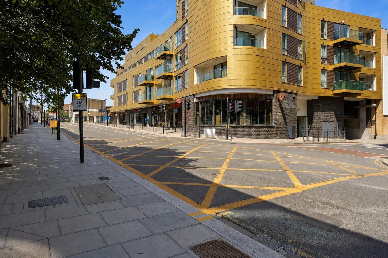 Banister Road, London W10 4AG, photo 10