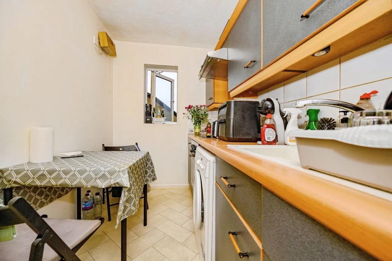 Simpson Close, LUTON, Bedfordshire, LU4, photo 3