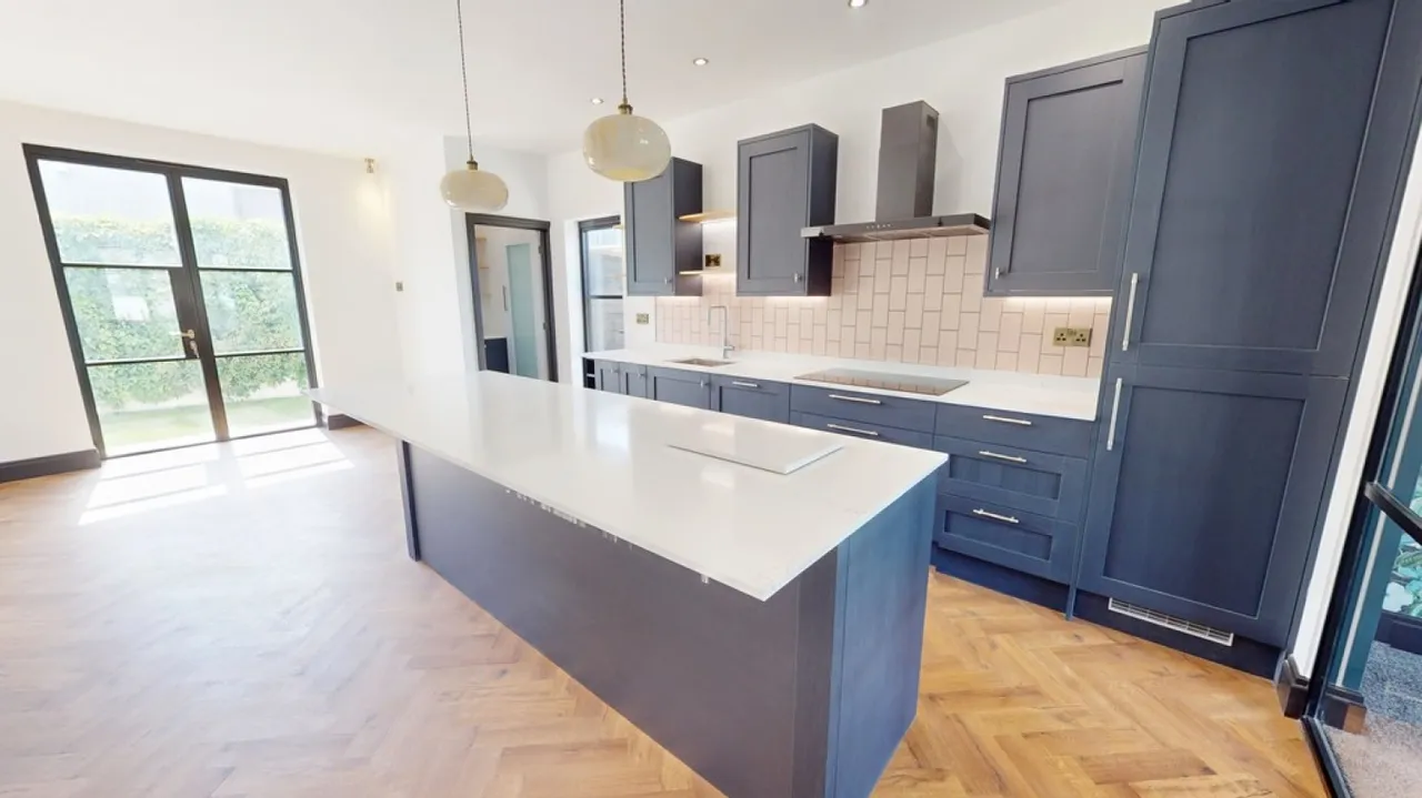 Mead Road, Cheltenham, photo 6