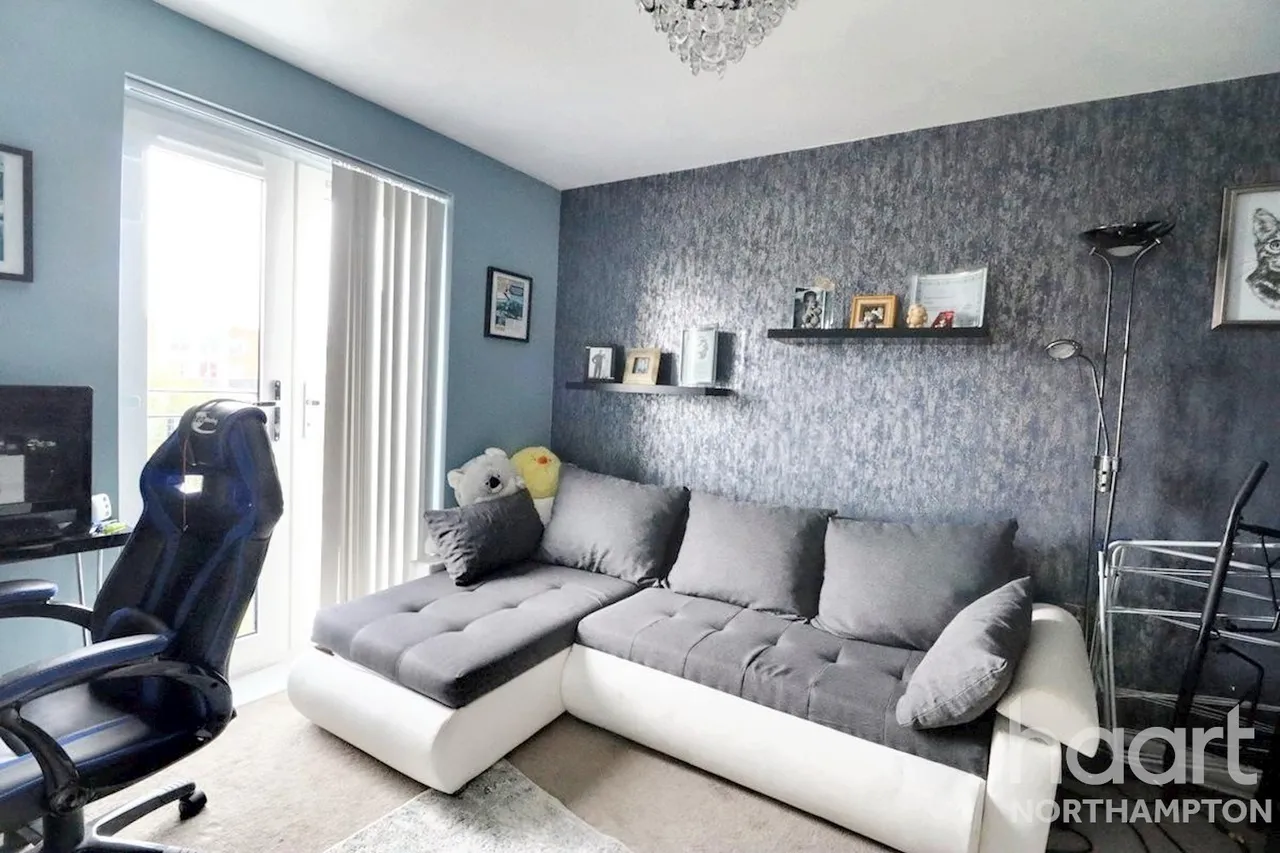 Hever Close, Northampton, NN5, photo 3