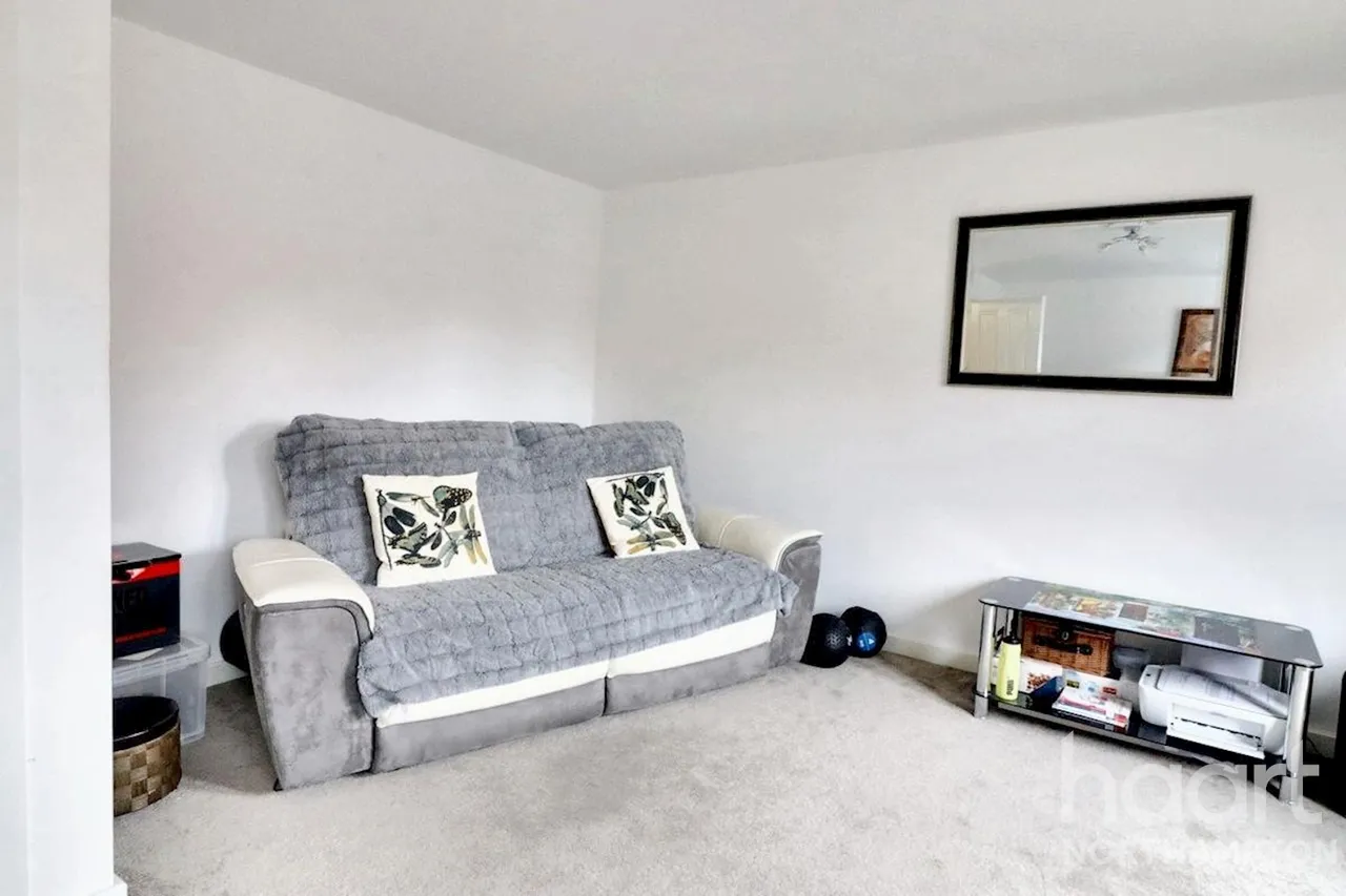 Hever Close, Northampton, NN5, photo 4