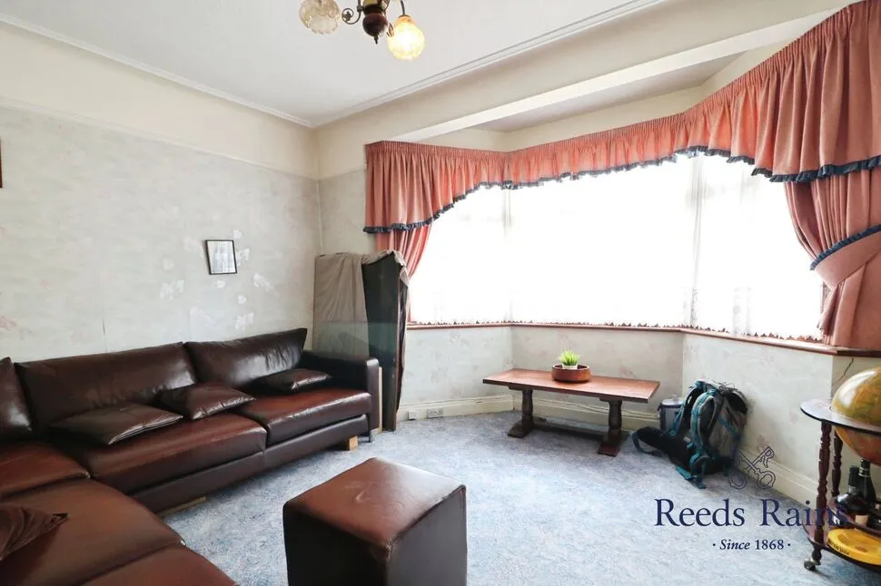 St. Edmunds Road, Ilford, IG1, photo 2