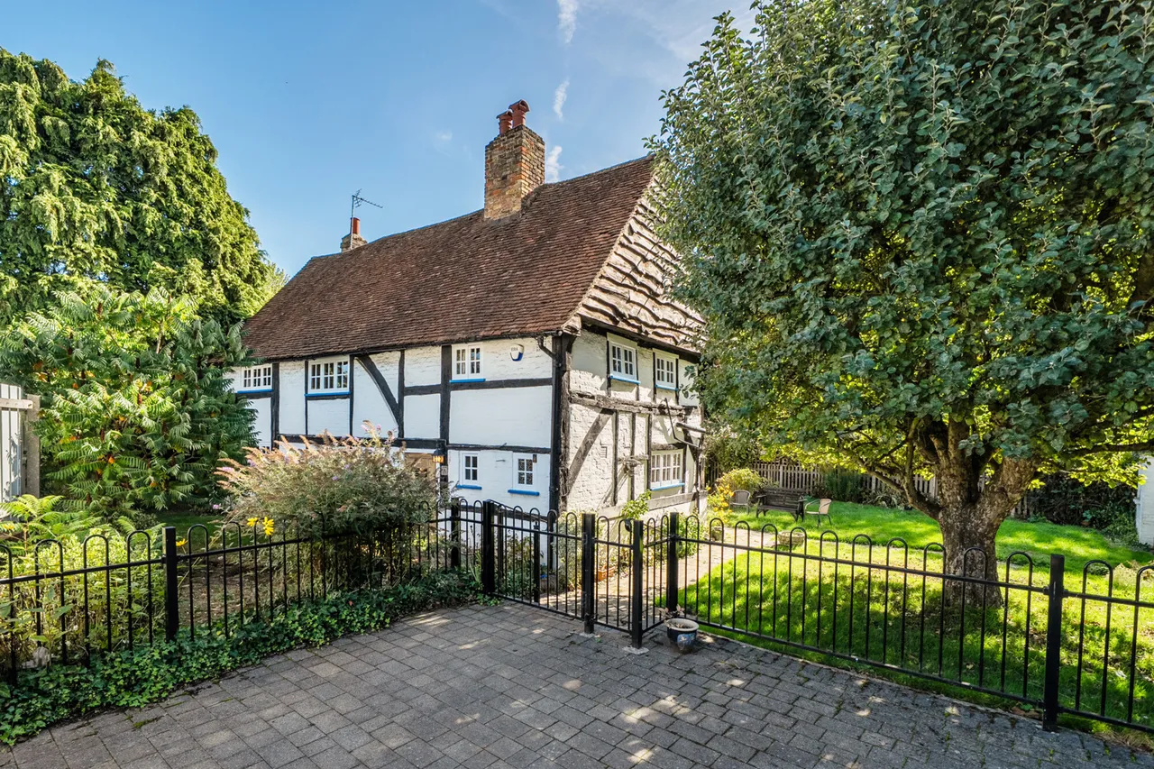 3 bed house for sale, Breakspear Road, Ruislip, HA4