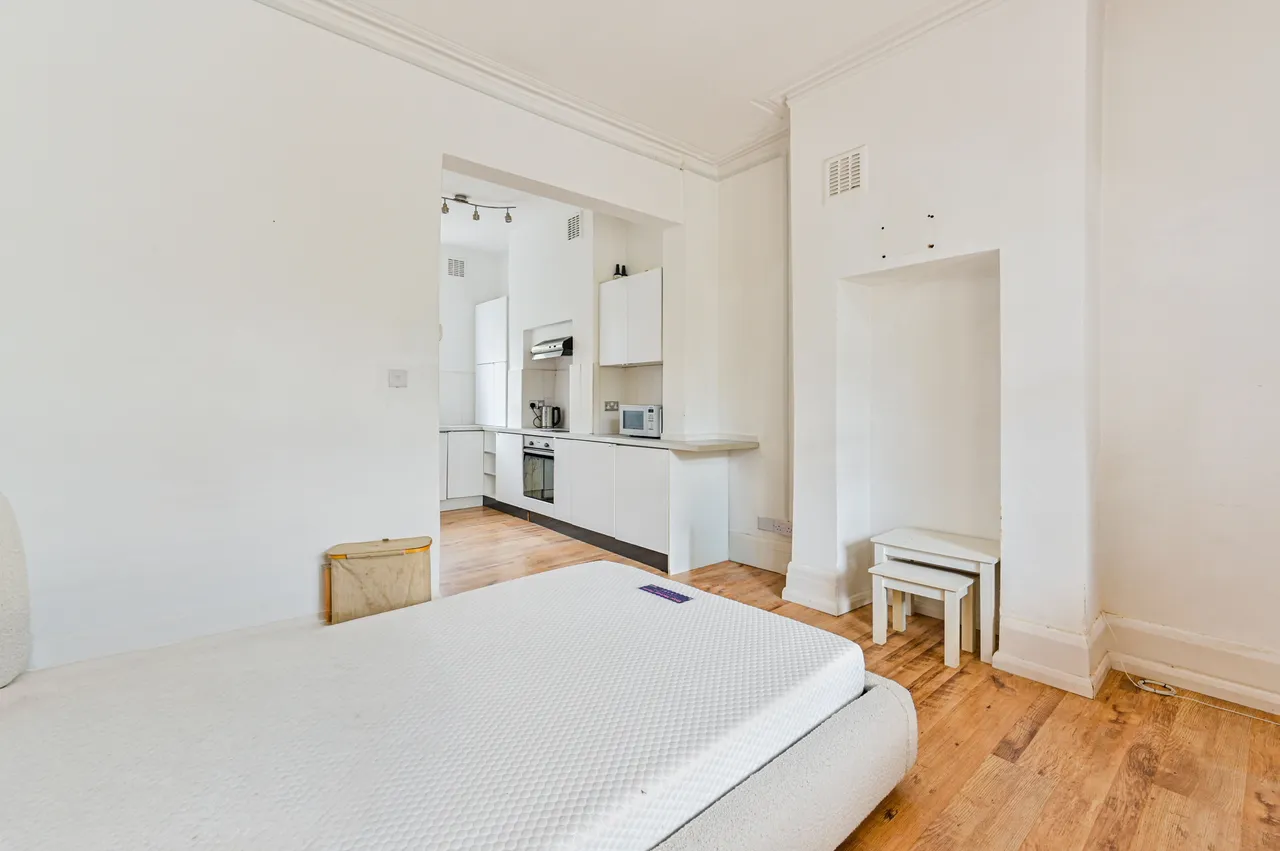 32b Cedarne Road, London, photo 2