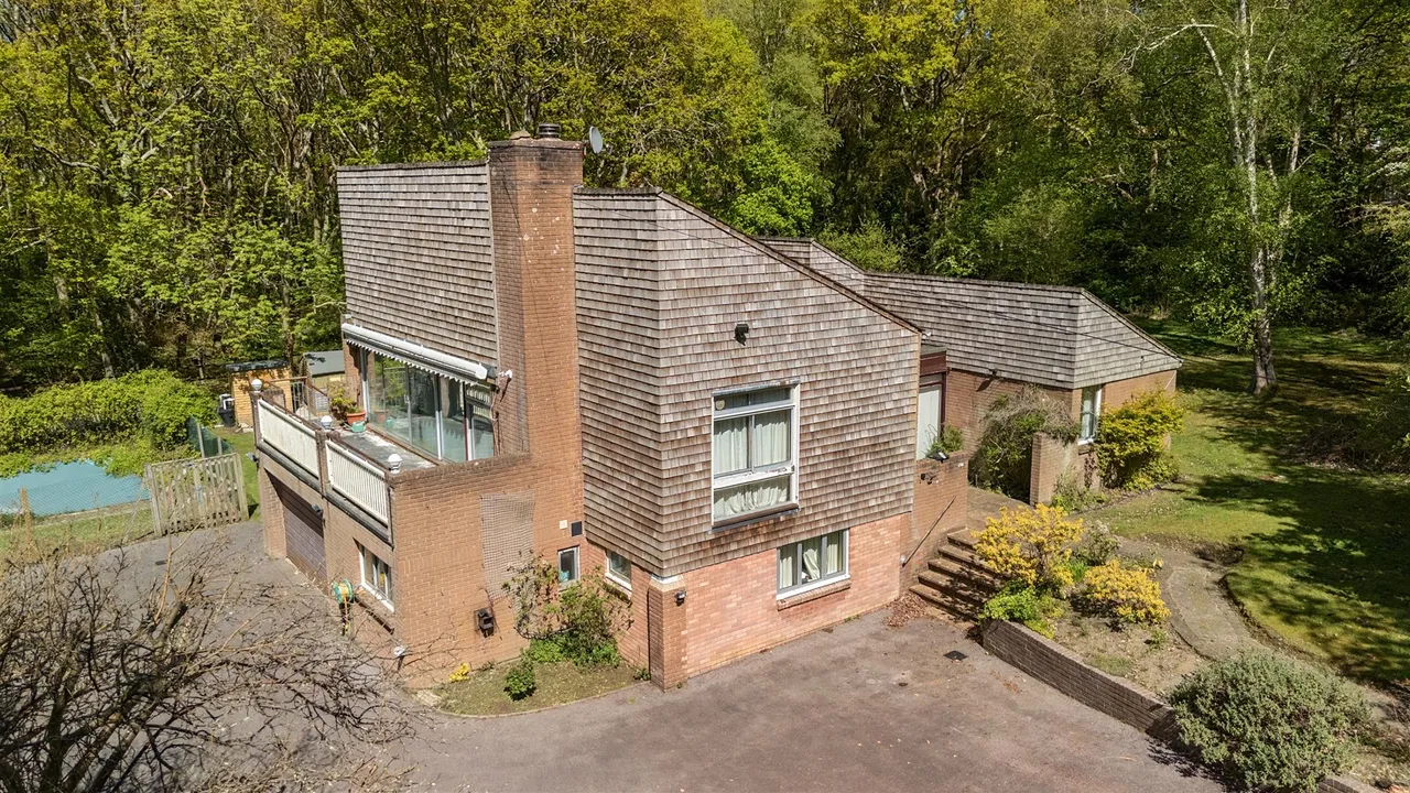 5 bed house for sale — Crableck Lane, Sarisbury Green