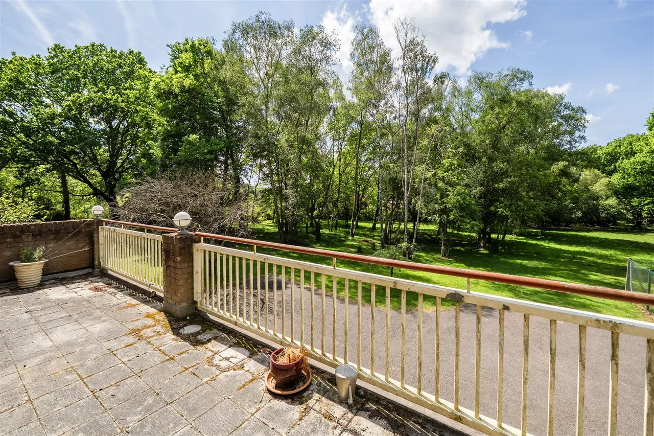 Crableck Lane, Sarisbury Green, photo 5