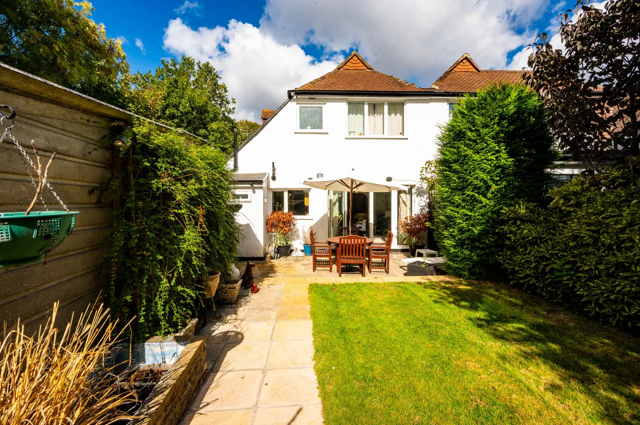 84 Motspur Park, New Malden, photo 11