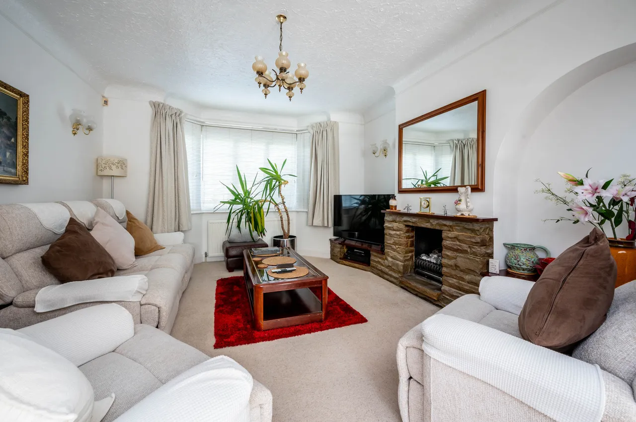 84 Motspur Park, New Malden, photo 2