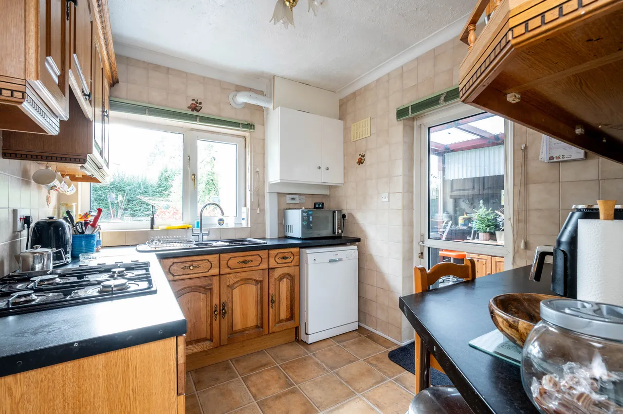 84 Motspur Park, New Malden, photo 4