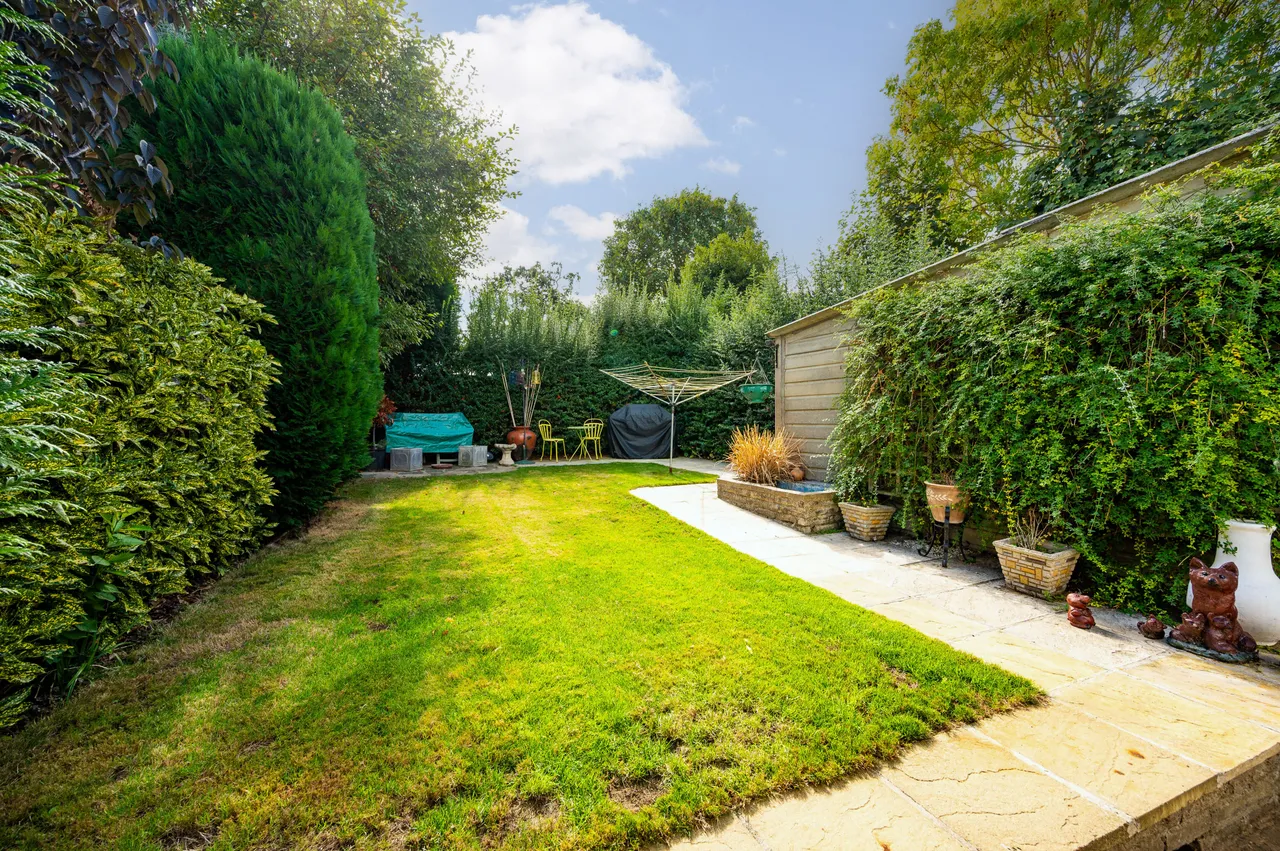84 Motspur Park, New Malden, photo 12