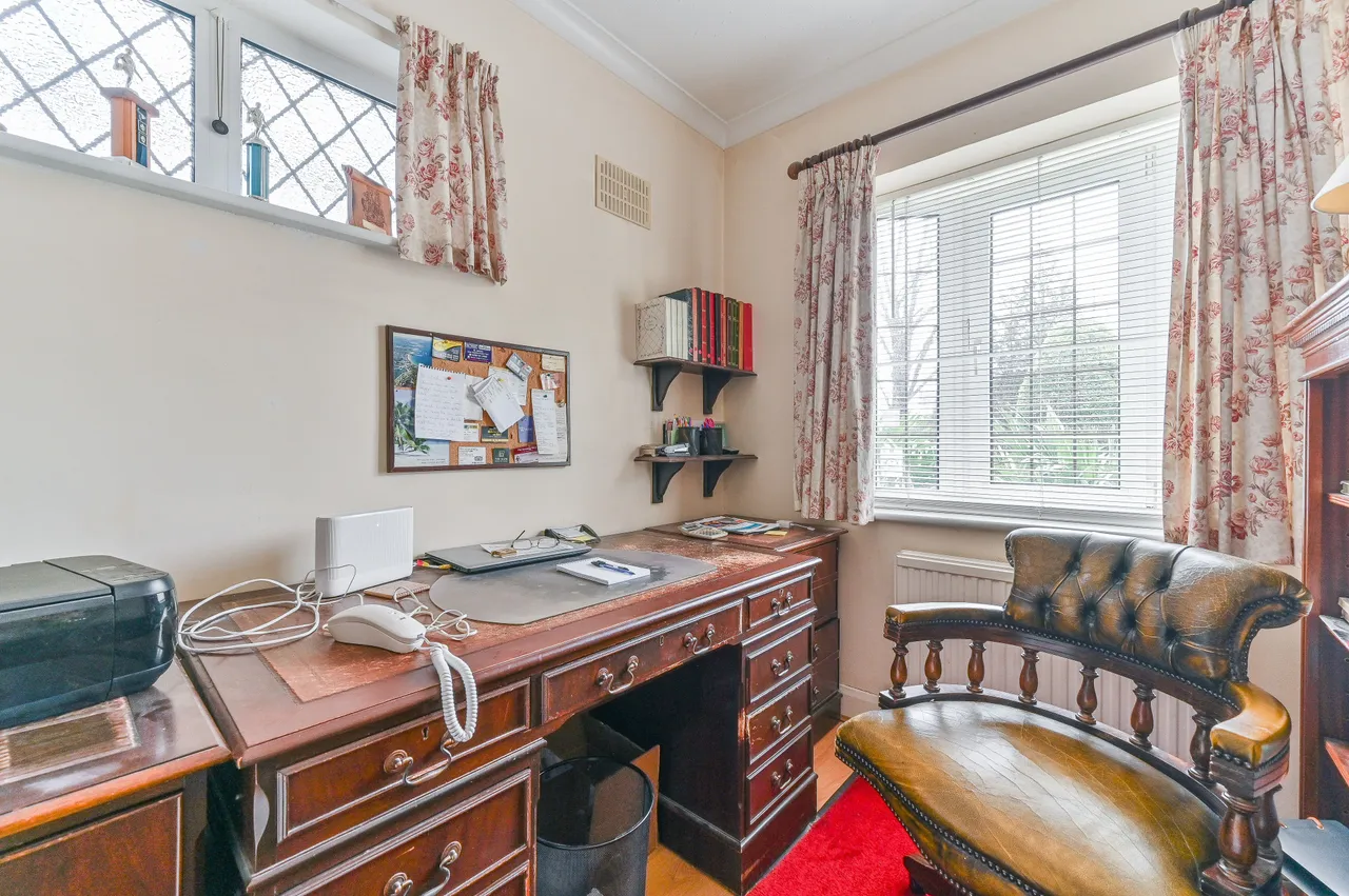 84 Motspur Park, New Malden, photo 7