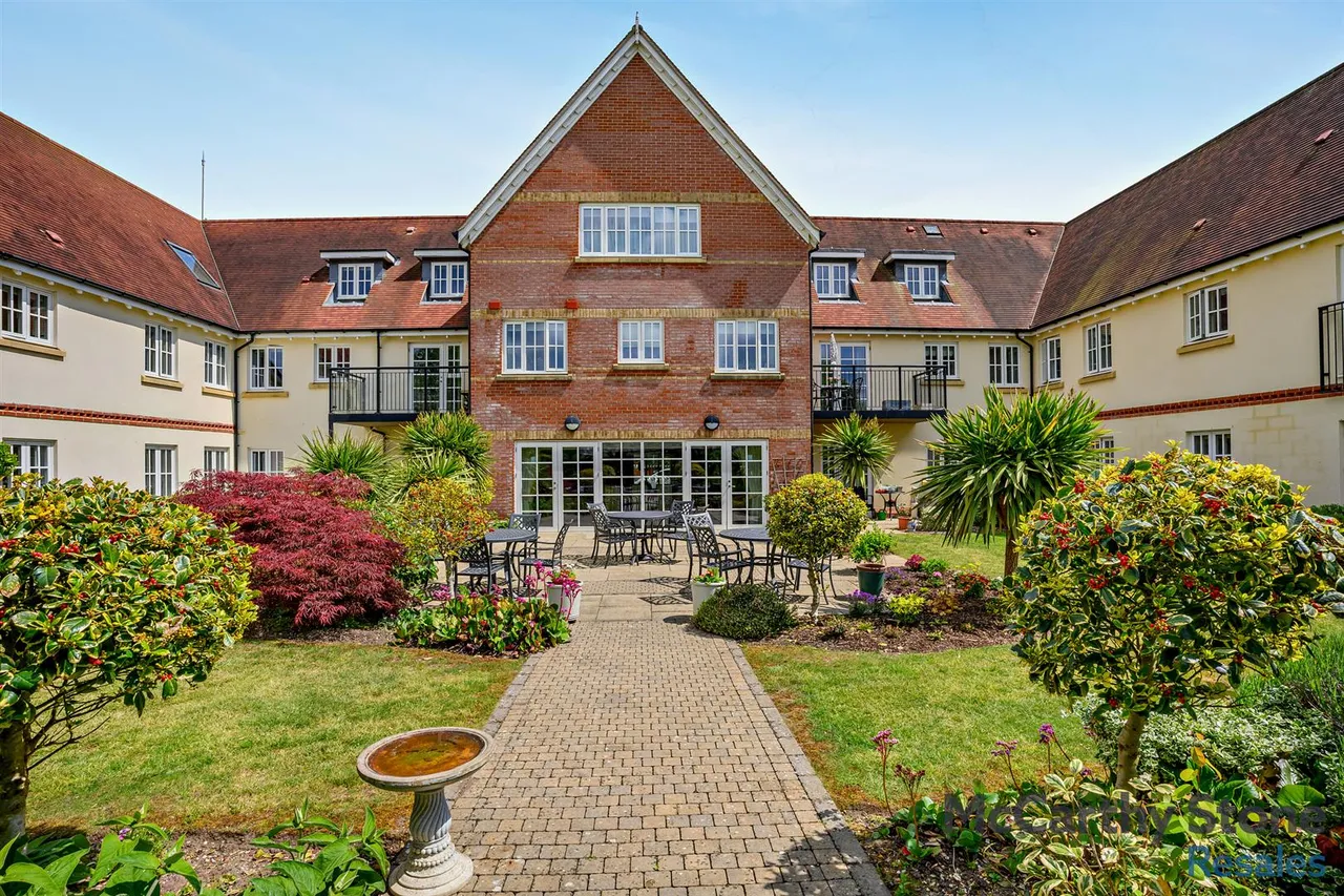 1 bed flat for sale, Parsonage Barn Lane, Ringwood, BH24