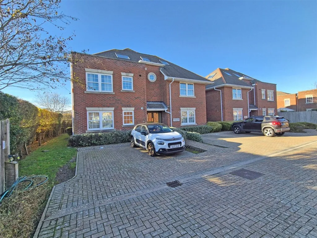 1 bed flat for sale, Barton on Sea, New Milton
