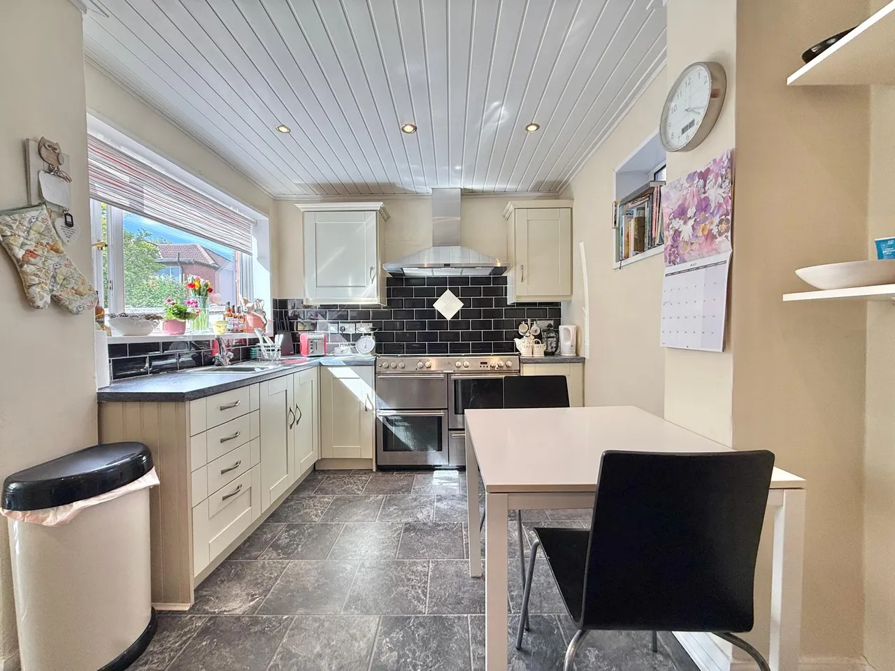 Foxhall Road, Denton, M34, photo 6