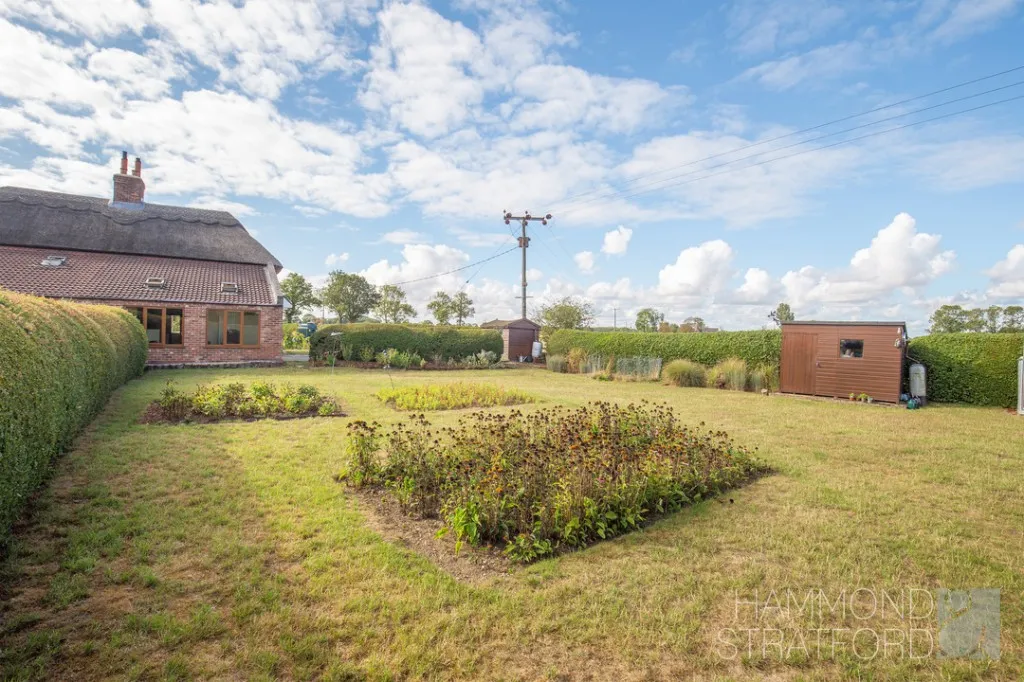 Silver Street, Besthorpe, photo 7
