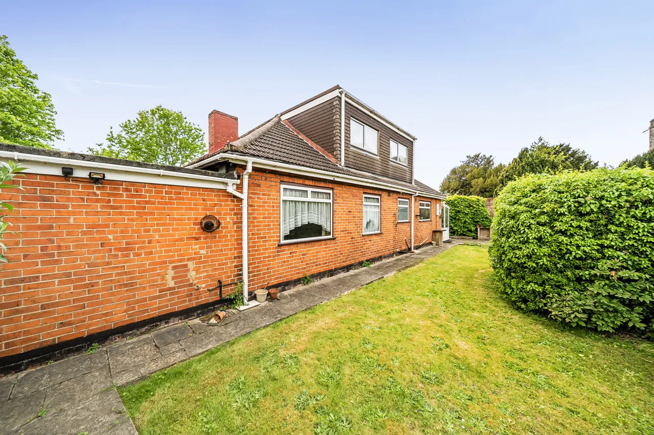 Detached bungalow requiring modernisation with potential to add value, UB7, photo 13
