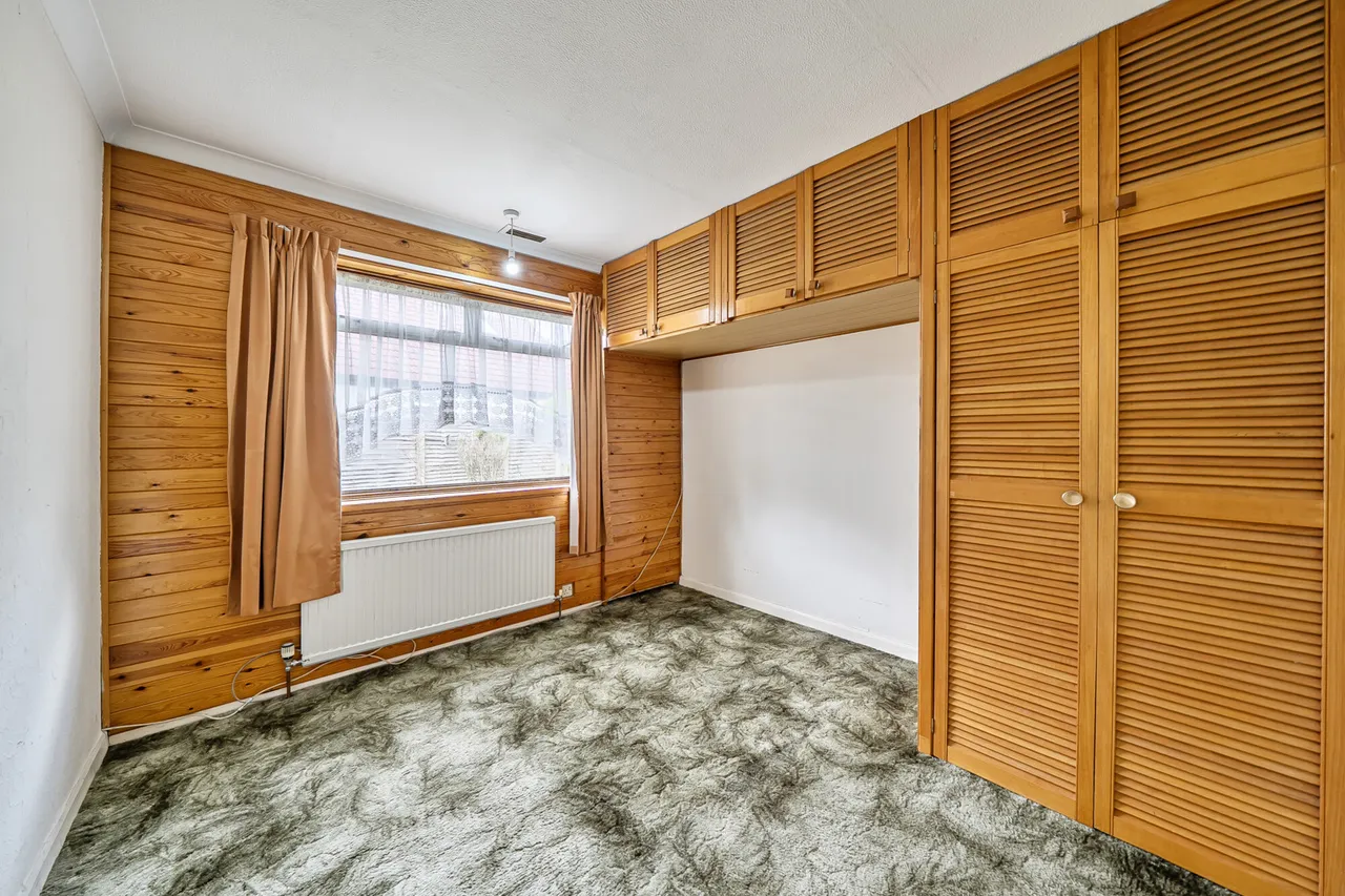 Detached bungalow requiring modernisation with potential to add value, UB7, photo 8