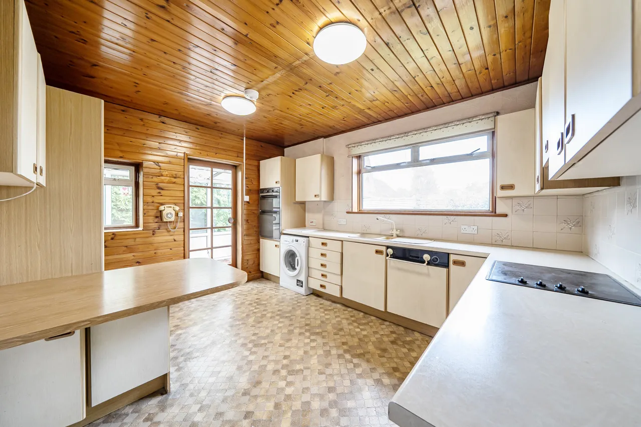 Detached bungalow requiring modernisation with potential to add value, UB7, photo 4