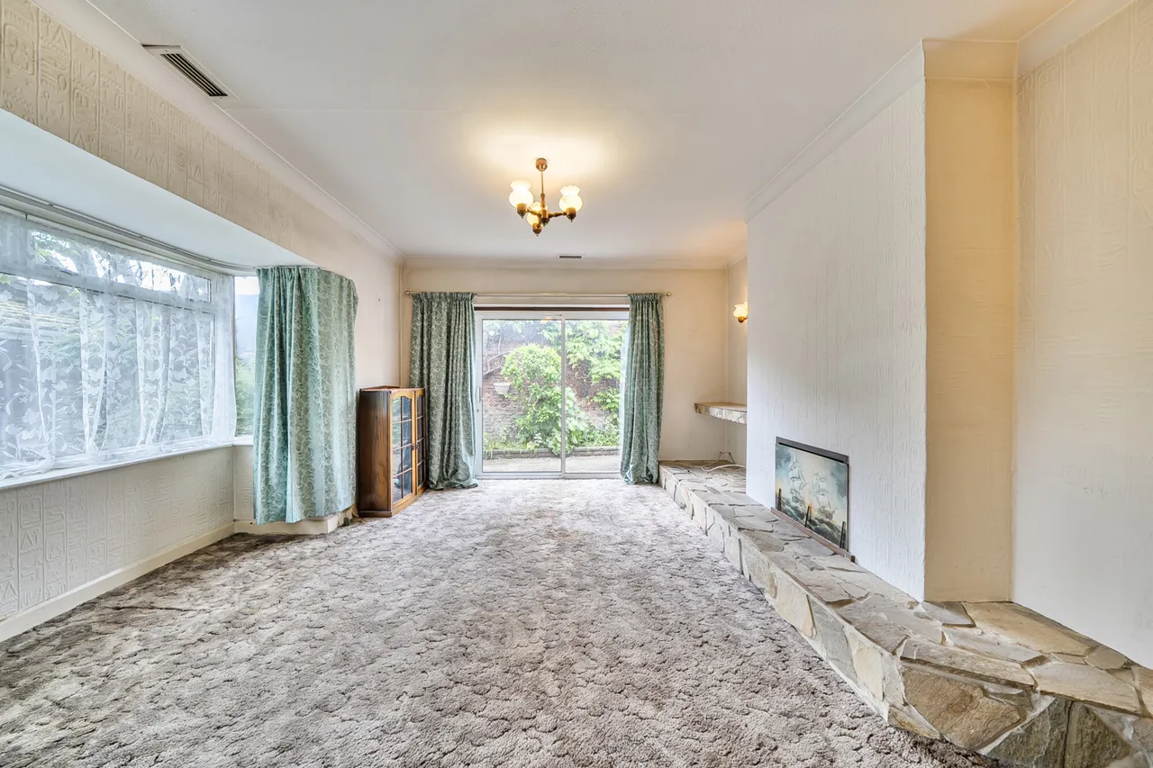 Detached bungalow requiring modernisation with potential to add value, UB7, photo 3