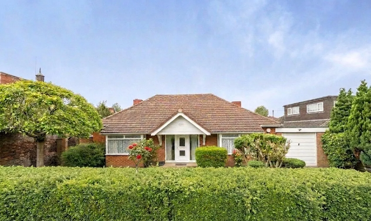 3 bed house for sale, Detached bungalow requiring modernisation with potential to add value, UB7