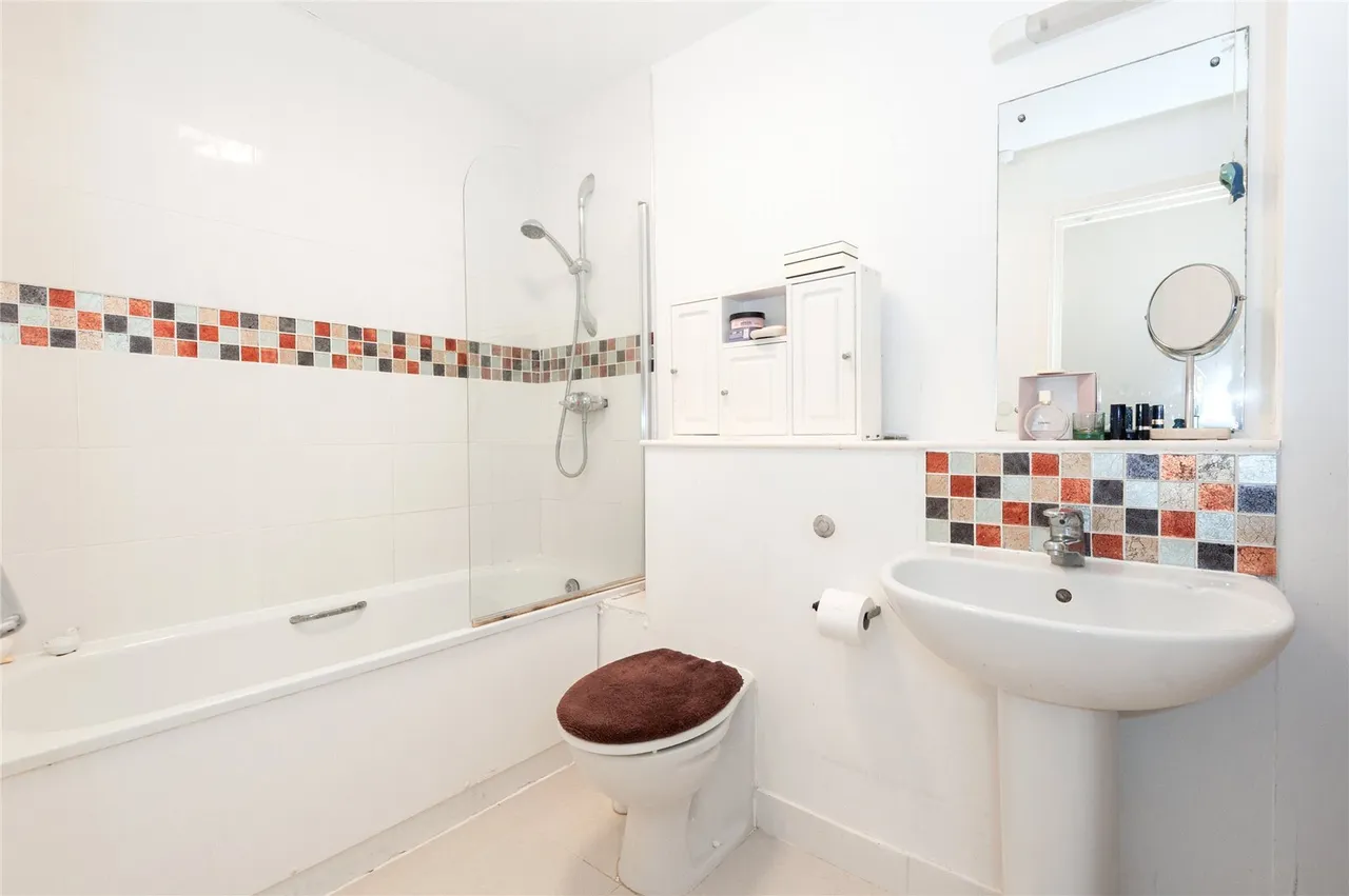 Prince Regent Road, Hounslow, TW3, photo 9