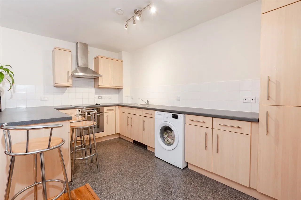 Prince Regent Road, Hounslow, TW3, photo 3