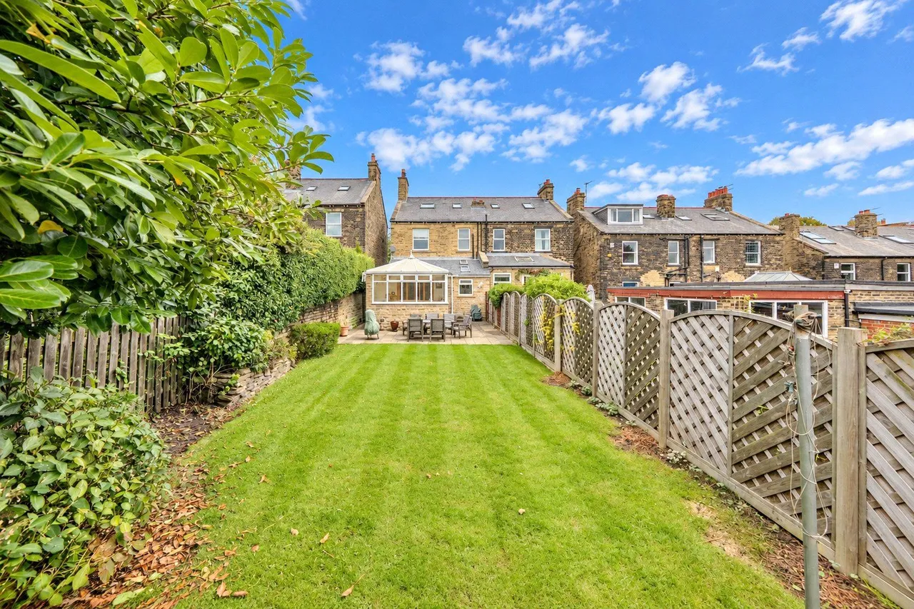 Crawshaw Avenue, Pudsey, LS28, photo 8