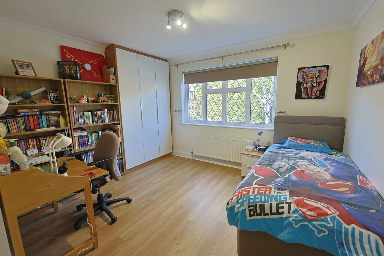Chestnut Avenue, Edgware, HA8, photo 12