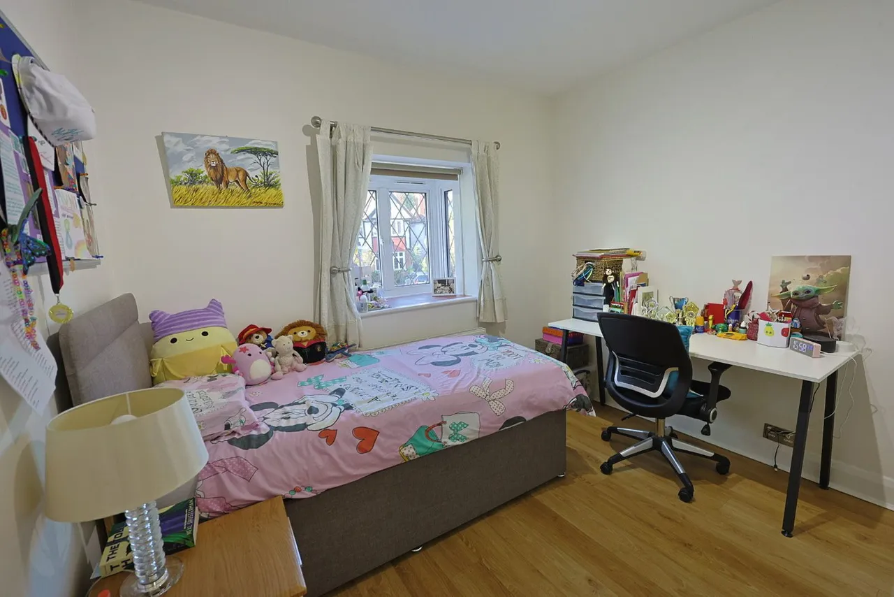 Chestnut Avenue, Edgware, HA8, photo 13
