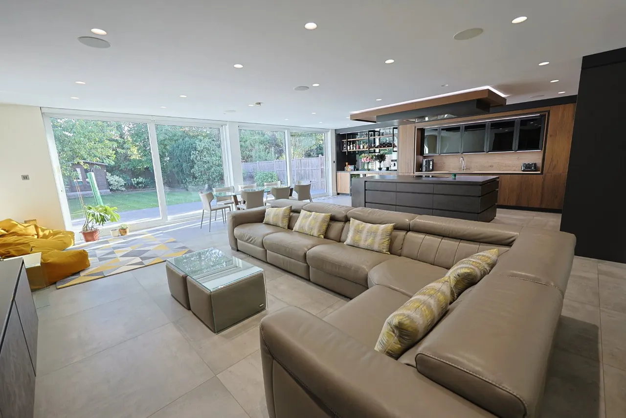 Chestnut Avenue, Edgware, HA8, photo 2