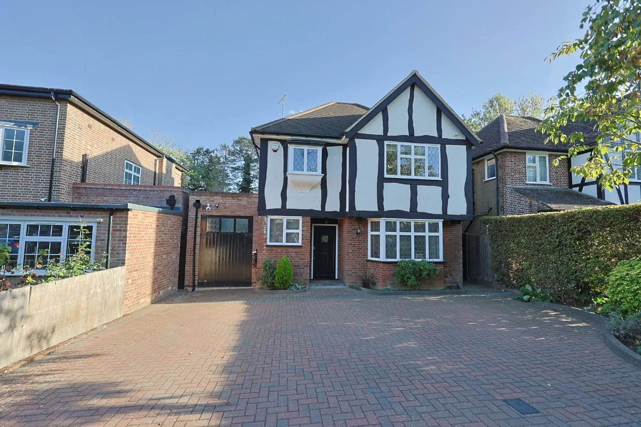 4 bed house for sale, Chestnut Avenue, Edgware, HA8