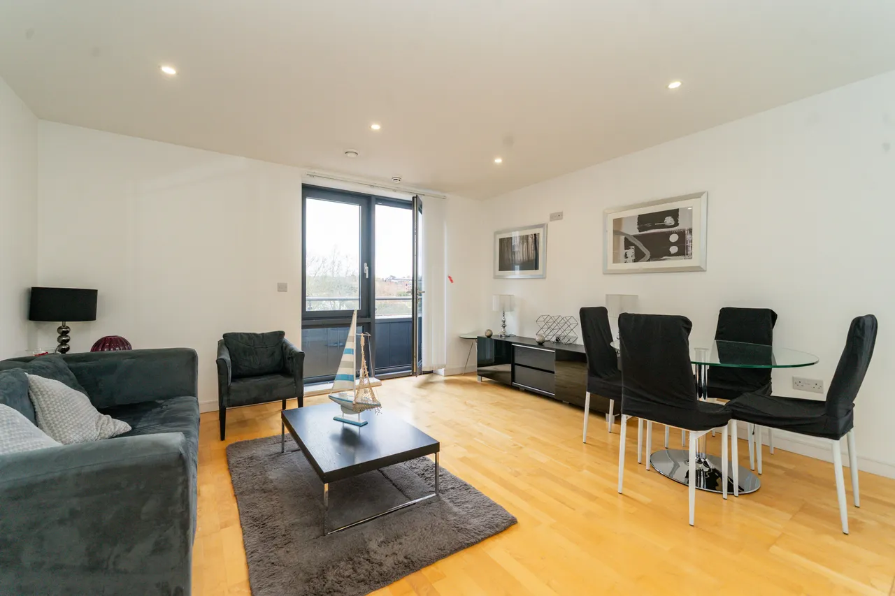 2 bed flat for sale — Chartfield Avenue, London, SW15