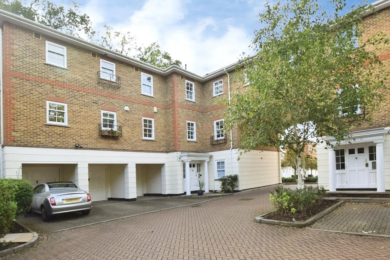 2 bed flat to rent, Markham Court, Camberley, GU15