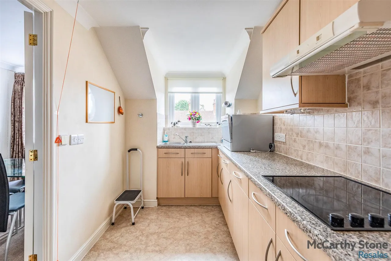 High Street South, Rushden, NN10, photo 5