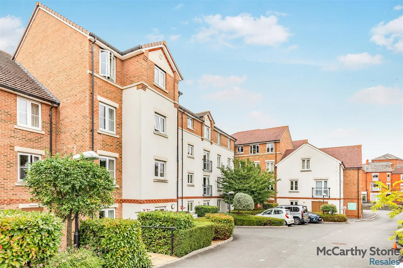 1 bed flat for sale, High Street South, Rushden, NN10
