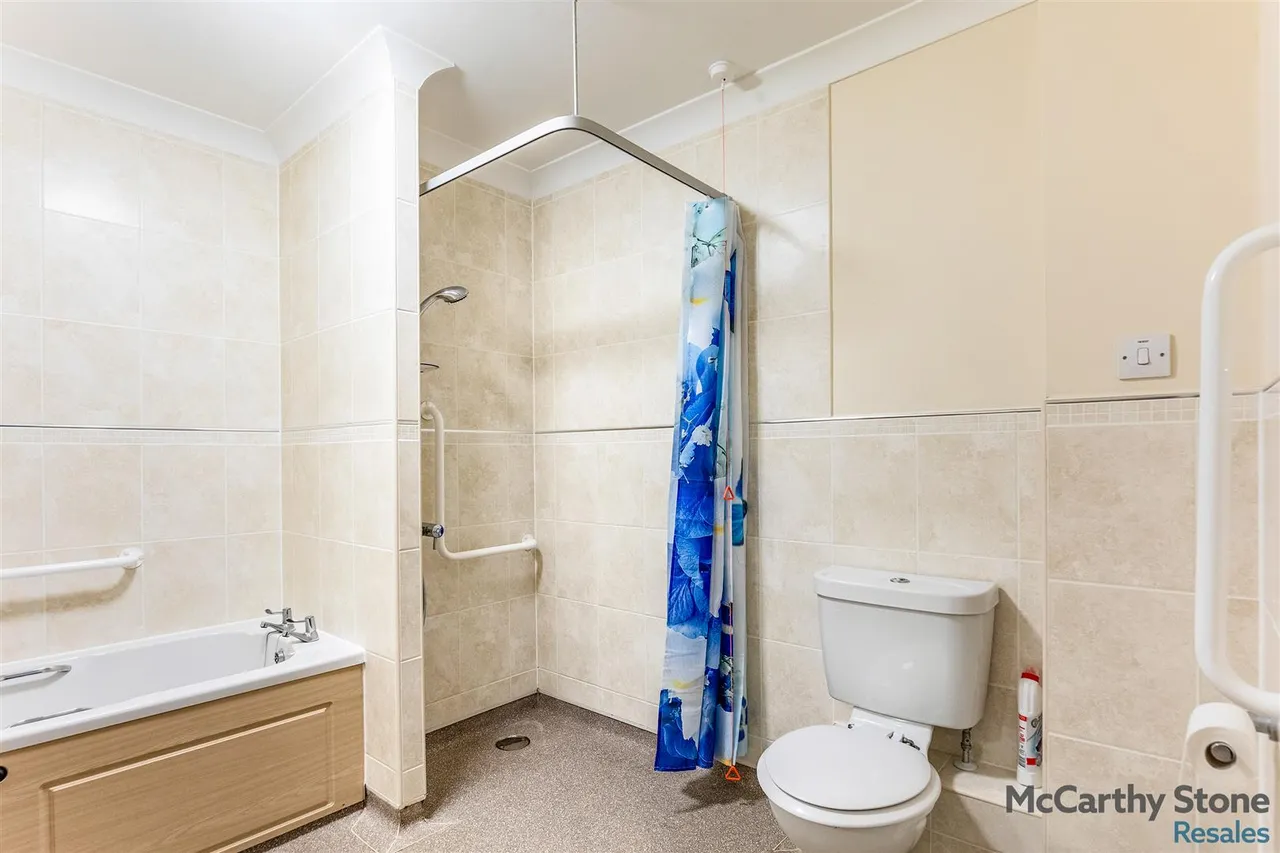 High Street South, Rushden, NN10, photo 12