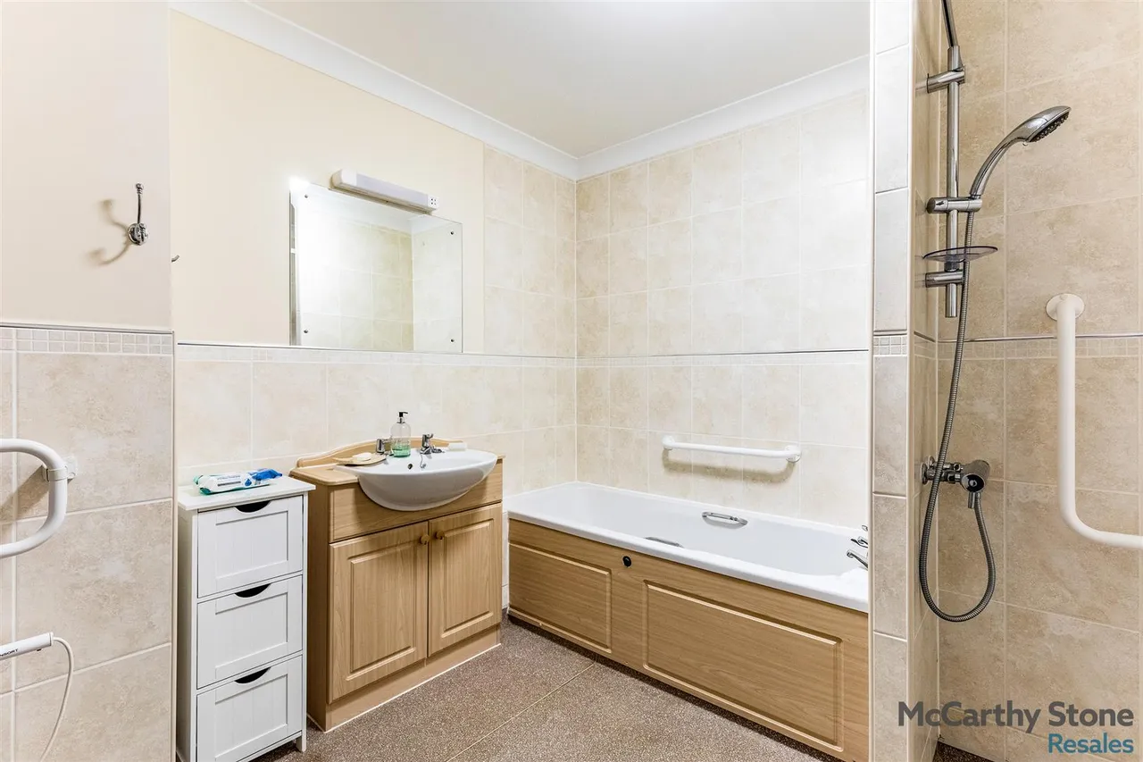 High Street South, Rushden, NN10, photo 11