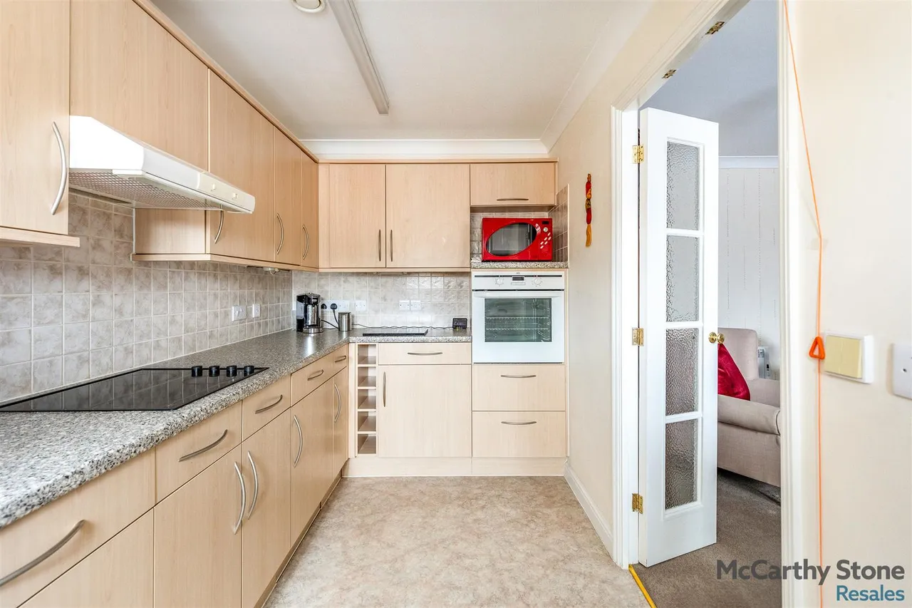 High Street South, Rushden, NN10, photo 6