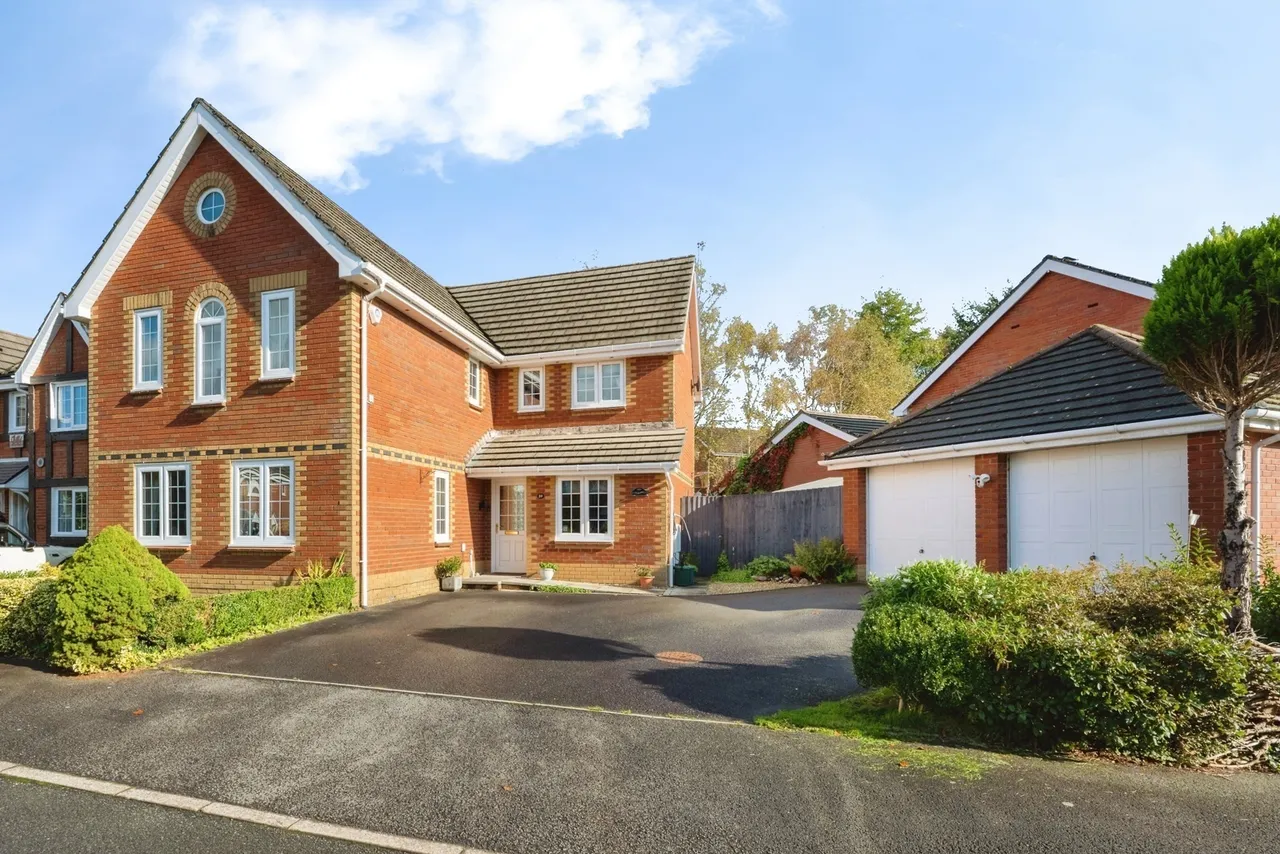 4 bed house for sale, Ffordd Ger Y Llyn, Tircoed Forest Village, SA4