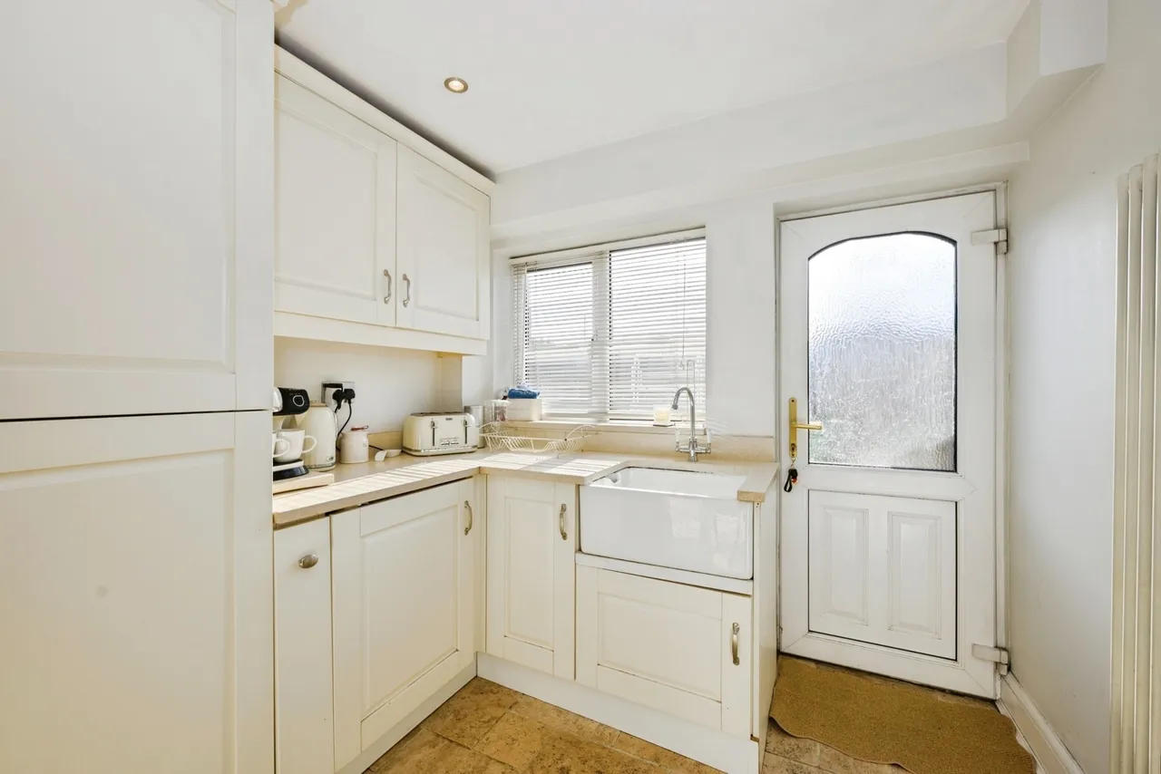 Kingston Road, Leatherhead, KT22, photo 15
