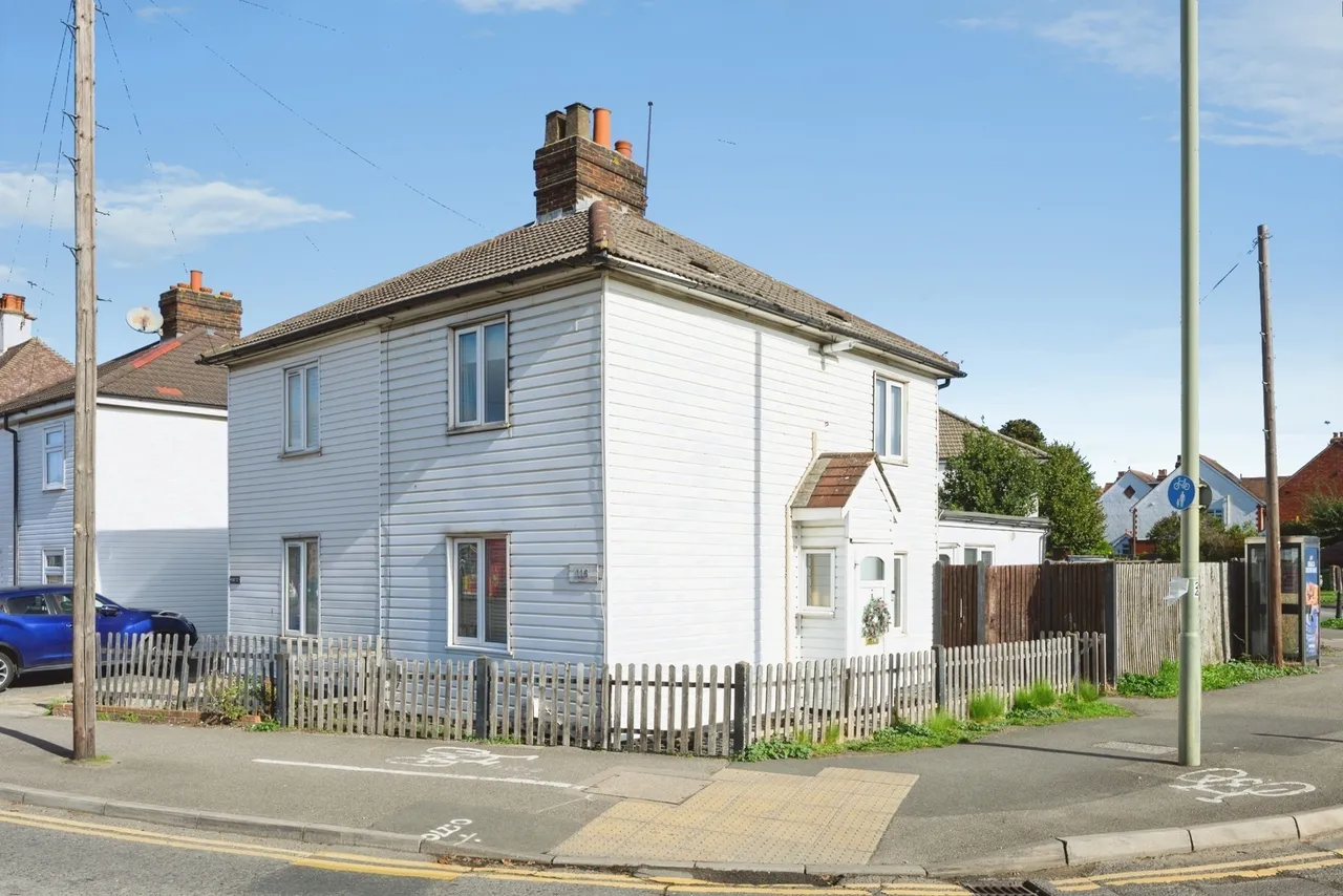 2 bed house for sale, Kingston Road, Leatherhead, KT22