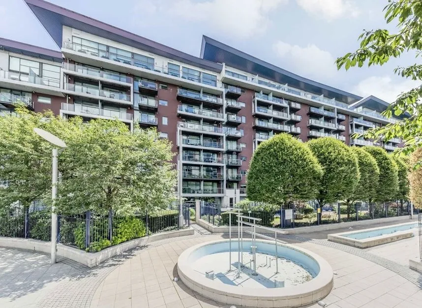2 bed flat to rent, Queenstown Road, Battersea, SW11