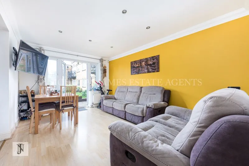 High Street, London, N14, photo 14
