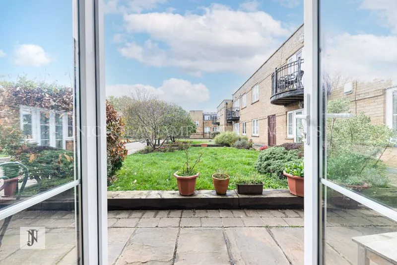 High Street, London, N14, photo 10