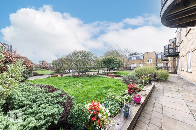 High Street, London, N14, photo 11